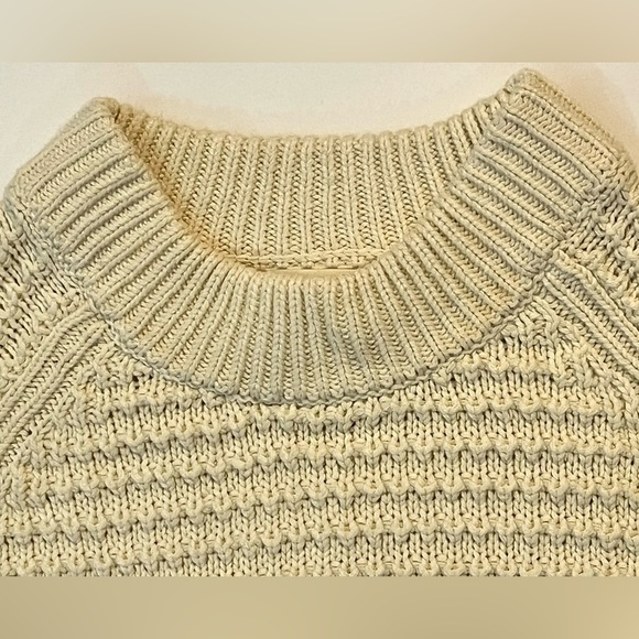 Universal Thread Women’s Cream Knit Warm Cozy Sweater Size Small - Picture 5 of 14